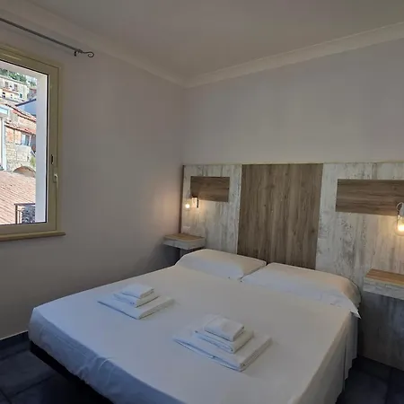 Residenza Calypso 3* ピッツォ